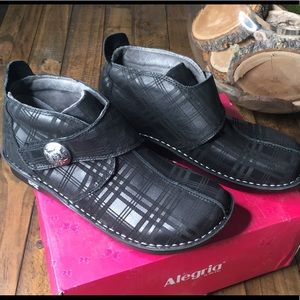 Alegria Size 9.5-10 Brand New Ankle Boots